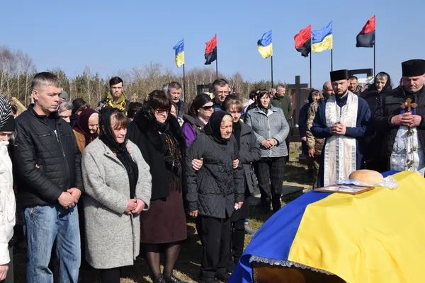 💔 Загинув в Авдіївці два роки тому: на Волині попрощалися з прикордонником  Василем Кравчуком (фото)