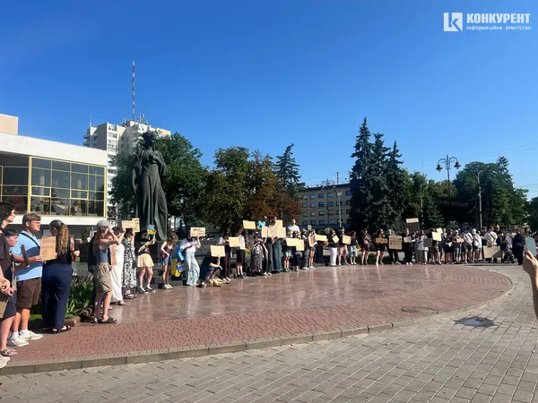 У Луцьку – акція протесту через звільнення міністра Федорова (фото)
