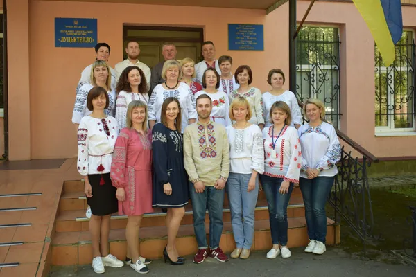 Код нації: волиняни діляться світлинами у вишиванках (фото)