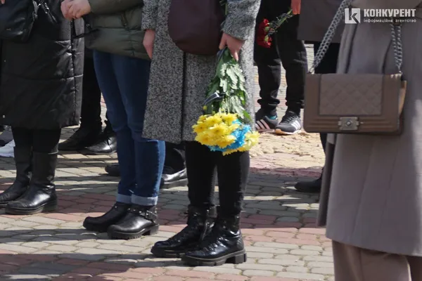 Луцьк на колінах: попрощалися з двома полеглими Героями (фото, відео)