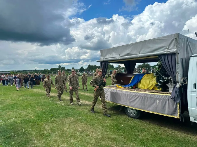 На Волині в останню земну дорогу провели Героя Сергія Григіля (фото)