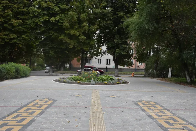 У Луцьку відремонтували три пришкільні території та спортзал (фото)