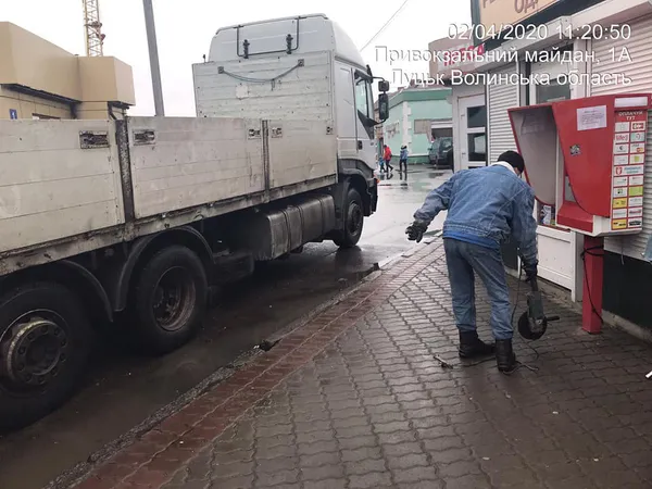 У Луцьку демонтують термінали самообслуговування (фото)