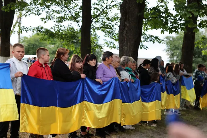 Нарешті додому: у Ківерцівській громаді зустріли звільненого Героя Миколу Касюрака (фото)