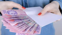 У Луцьку вимагають збільшити зарплати освітянам та виплатити їм премії (відео)