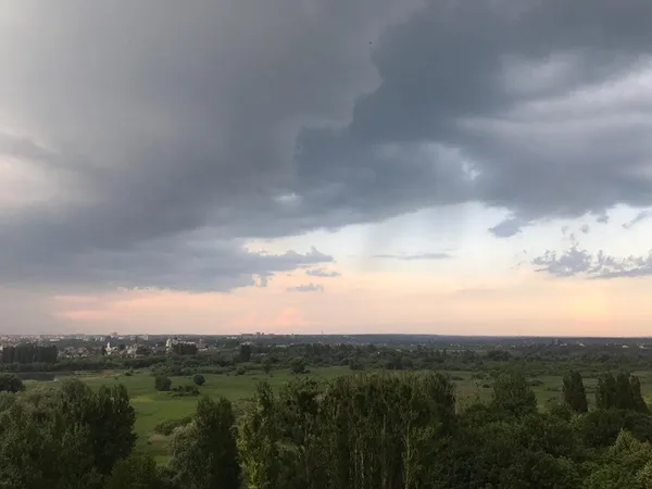 Гроза та рясний дощ у Луцьку на Трійцю: відео волинян із соцмереж (відео)