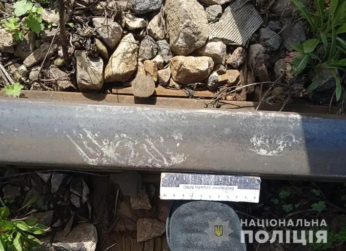 Вкрали болти і рельсу: у Нововолинську розібрали колію (фото)