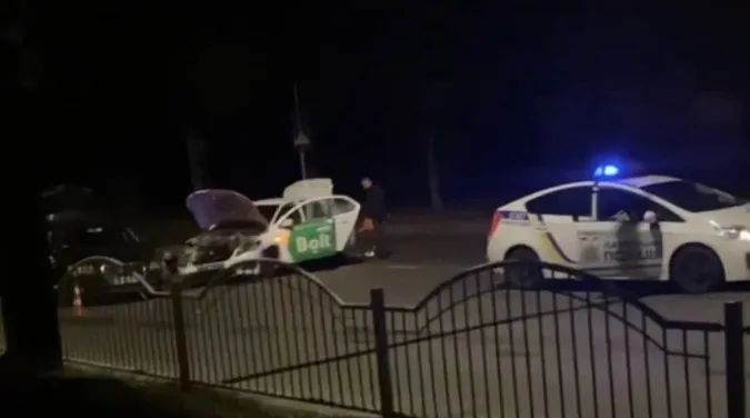 У Луцьку на Відродження зіткнулися «ауді» та авто таксі (відео)