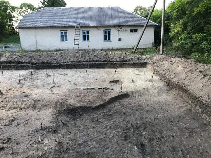 На Волині під час розкопок знайшли старовинні кахлі (фото)