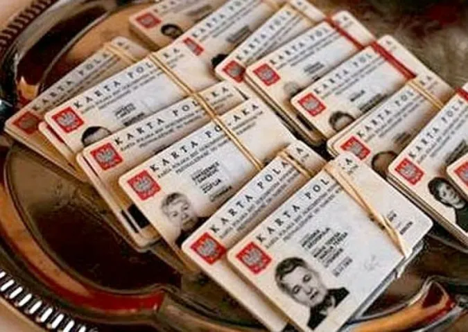 У МЗС Польщі прокоментували допити про Бандеру при видачі Карт поляка