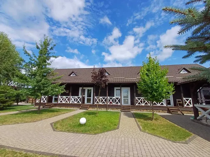 Хочуть понад сім мільйонів: на Світязі продають  базу відпочинку (фото)