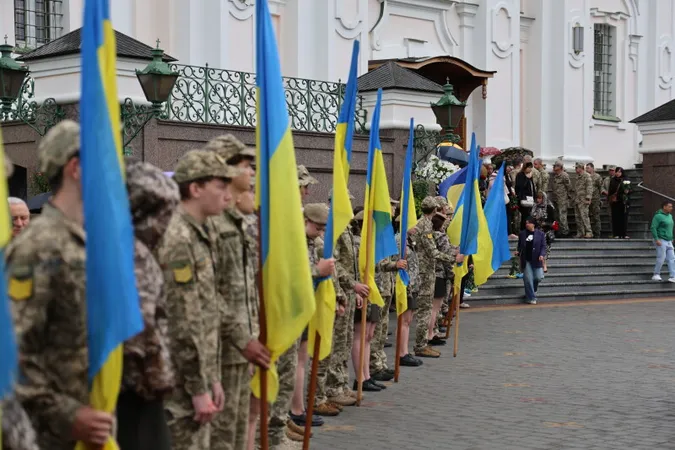 Небо плакало: у Луцьку відбулося прощання з трьома Героями Євгенієм Садовським, Олегом Чернюком та Олександром Смалюхом
