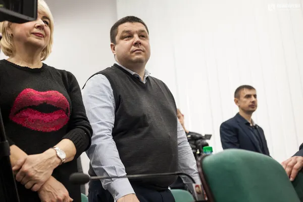 Із вогнем миру і співами: якою була остання в 2019 році сесія Луцької міської ради (фото)