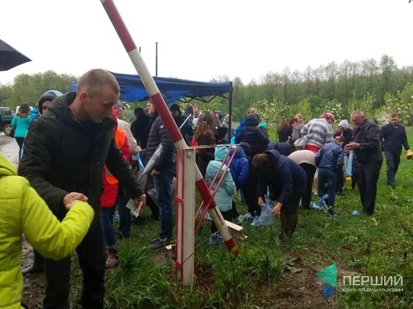 Із парасолями та «спецвзуттям»: відкрився фест «Волинська Голландія» (фото)