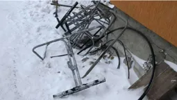 На Драгобраті лижники впали з підйомника разом із конструкцією