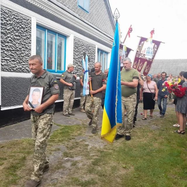 У Вишнівській громаді попрощалися з Героєм Василем Забокрицьким