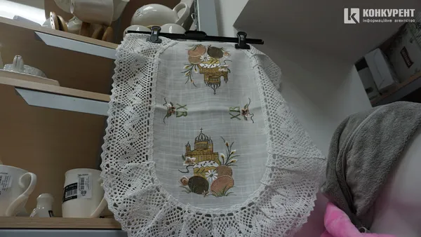 Свято в деталях: за скільки у Луцьку можна купити різні дрібниці до Великодня (фото)