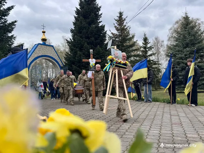 Назавжди 33: на Волині в останню дорогу провели захисника Сергія Ковальчука (фото)