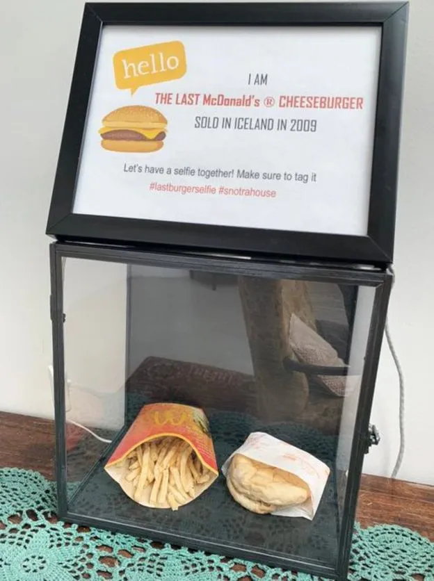 Ніби вчора купив: чоловік 10 років зберігав бургер з McDonald's