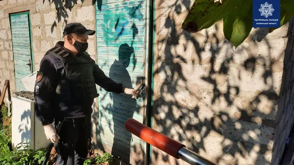 У Ковелі патрульні врятували чоловіка, який намагався повіситись