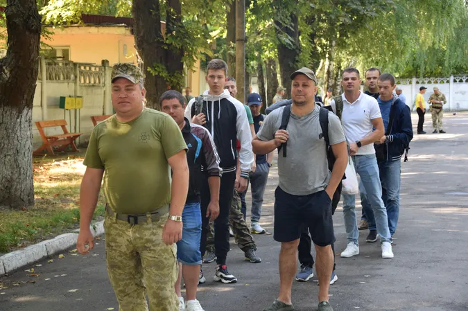Волинських резервістів відправили на збори до Черкащини (фото)