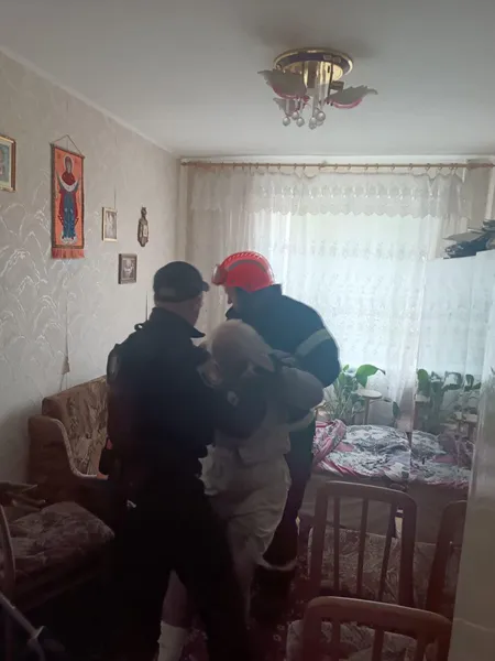 У Луцьку рятувальники прийшли на допомогу літній жінці (фото)
