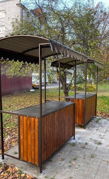 У Луцьку на Львівській встановили ятки для торгівлі городиною (фото)