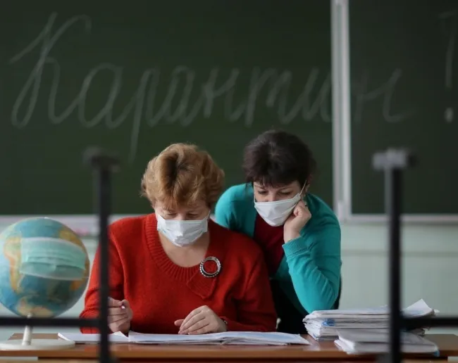 Не вакциновані: десятки луцьких вчителів та вихователів відсторонили від роботи (відео)