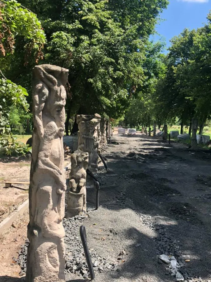 У луцькому парку скульптури Голованя поставлять у ряд і підсвітять (фото)