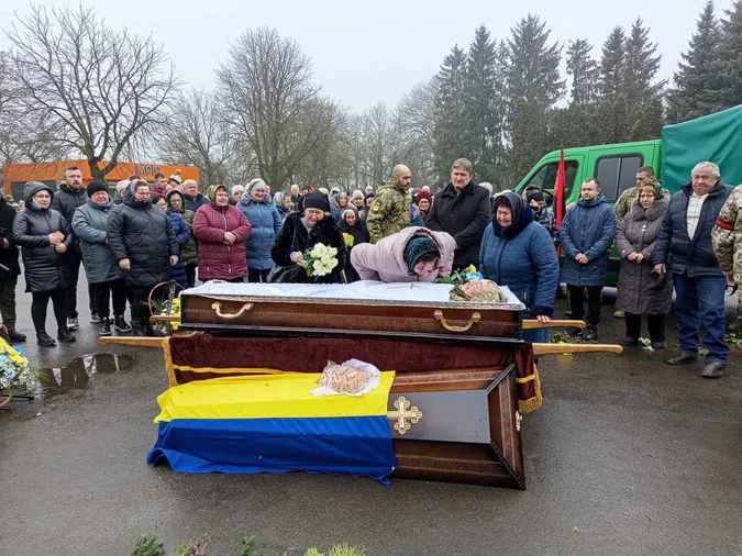 На Волині попрощалися із воїном Юрієм Сапіжуком (фото)