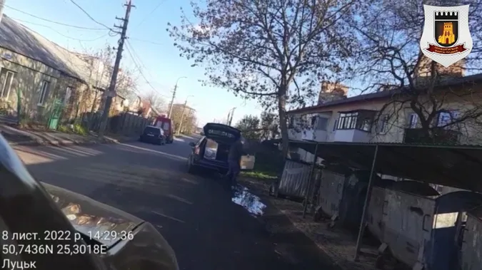 У Луцьку муніципали зловили «сміттєву зозулю» (фото)