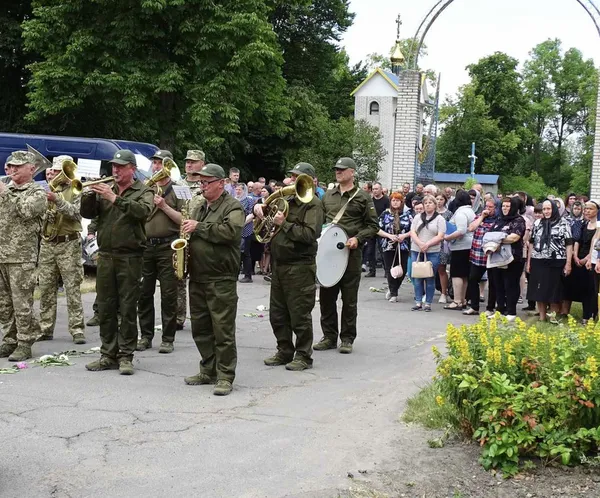 Захищав свою землю з перших днів: на Волині провели в останню дорогу Сергія Карпука (фото)