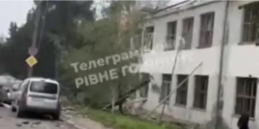 Ворожий дрон влучив у навчальний заклад Рівного (відео)