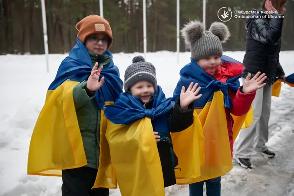 Родини об'єднались: до України повернули 5 дітей, яких викрала росія (фото)