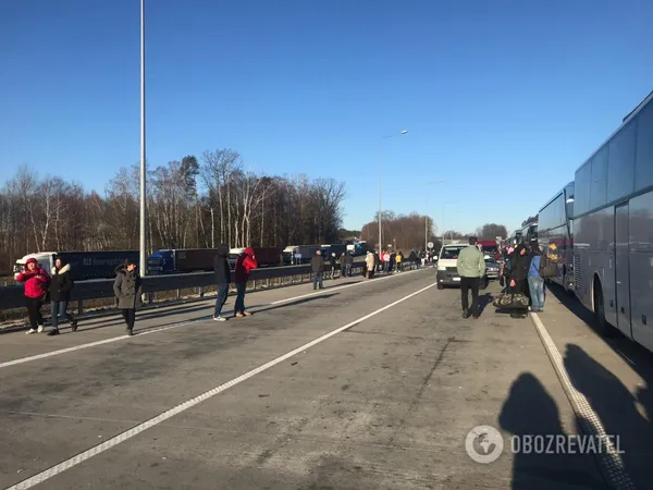 Нічний штурм: яка ситуація на пунктах пропуску (фото)