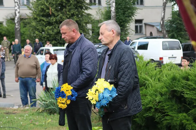 У громаді на Волині в останню путь провели Героя Юрія Лозу (фото)