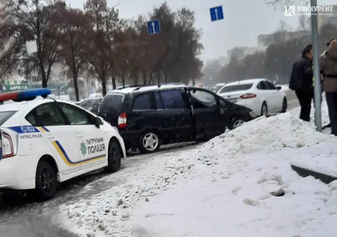 У Луцьку на Соборності потрощилися легковики (фото)