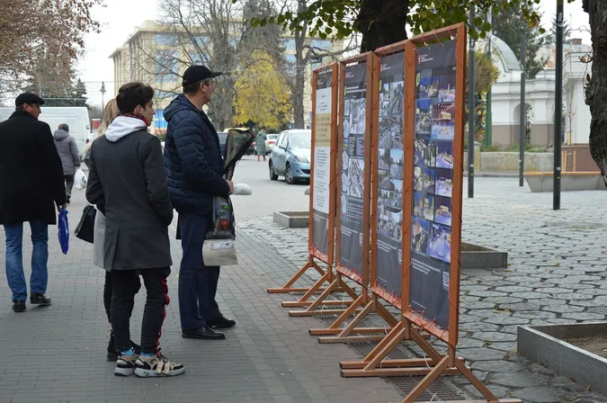 Показали, яким може стати Театральний майдан: лучан закликають обирати