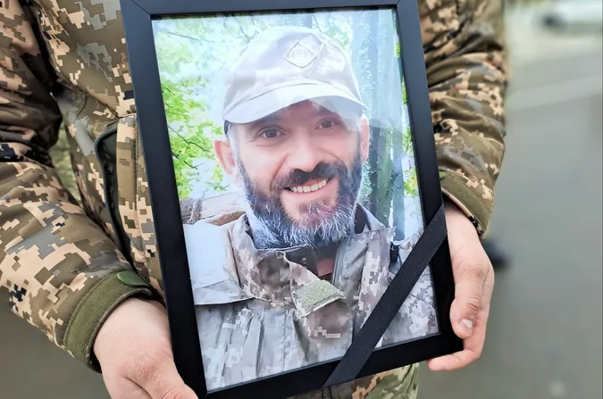 Загинув у день свого народження: у Ковелі попрощалися із воїном Сергієм Томашевичем (фото0