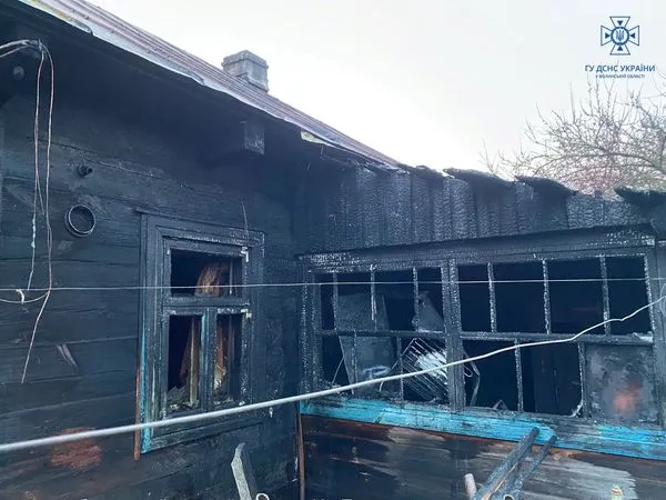 Коротке замикання і несправність печі: на Волині горіли два житлові будинки (фото)