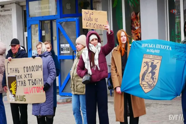У місті на Волині пройшла мирна акція на підтримку наших захисників (фото)