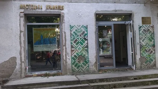 На першому поверсі будівлі — Галерея мистецтв