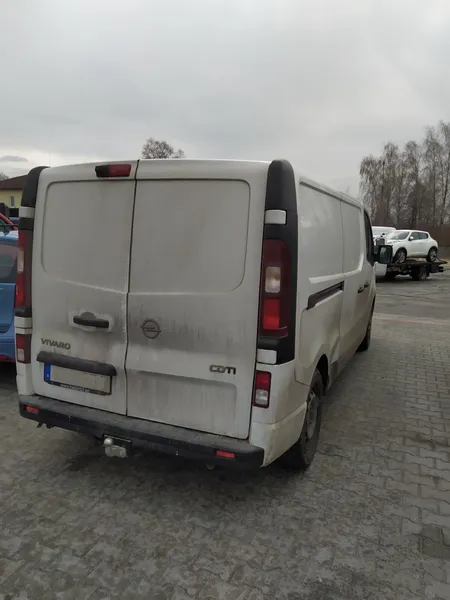Переганяли автомобілі: в «Ягодині» виявили підроблені документи (фото)