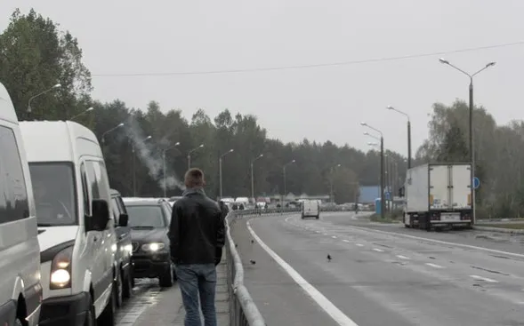 Митники «Ягодина» пропускають в Польщу за 1000 гривень, – ЗМІ