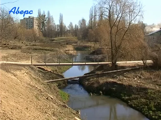 У Луцьку реконструювали небезпечний пішохідний міст. Відео
