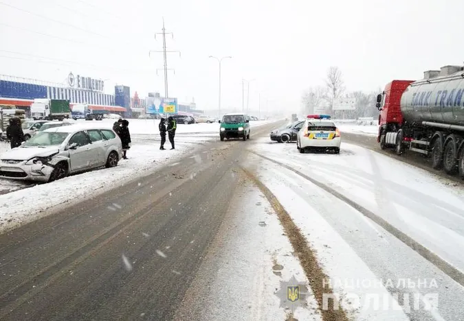Під Луцьком не розминулися два «Форди» (фото, відео)