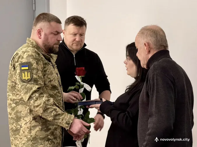 На Волині посмертно відзначили двох Захисників: нагороди отримали родини Героїв (фото)