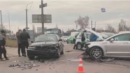 Показали момент зіткнення легковиків у Луцьку на перехресті Дубнівської та Глушець (відео)