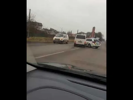 Аварія в Нововолинську: поліцейське авто зіткнулося з бусом (відео)