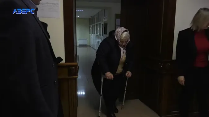 «Хватає дрючка – і до мене»: на Волині жіночки побилися через межу (відео)